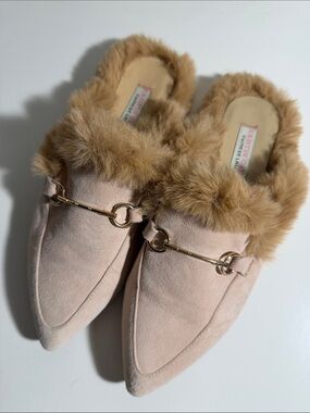 Faux-Fur Trim Pointed Mule Loafers in Blush Pink with Gold Accent